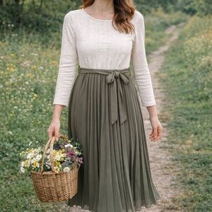 Chic Long Sleeve White and Green Dress